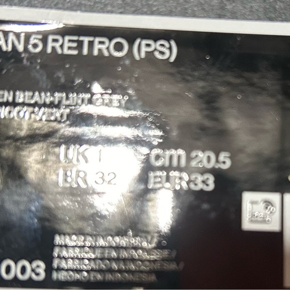 Jordans Retro 5 silver and green in box! - Picture 5 of 5